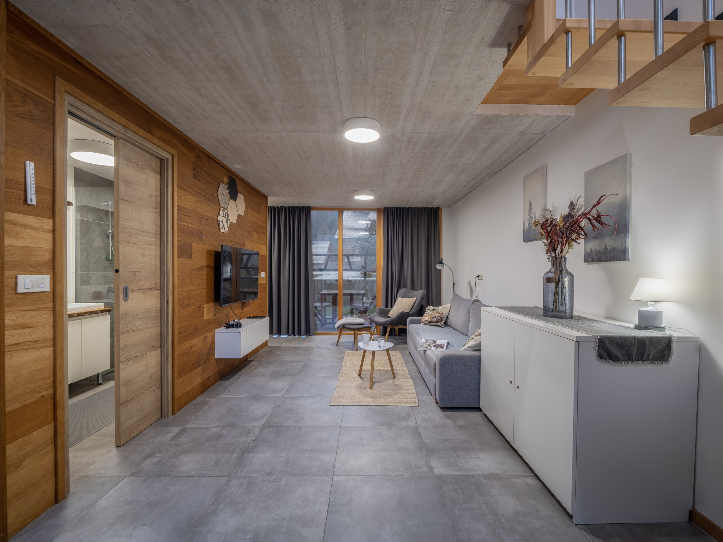 Bivalni prostor z vhodnim delom apartmaja SKI Gothia